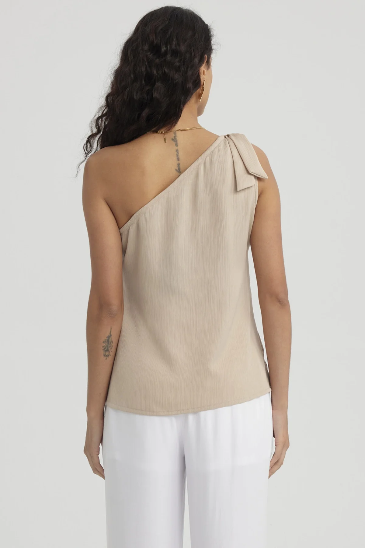 Blusa Mujer Hombro Asimétrico Beige Claro - Image 3