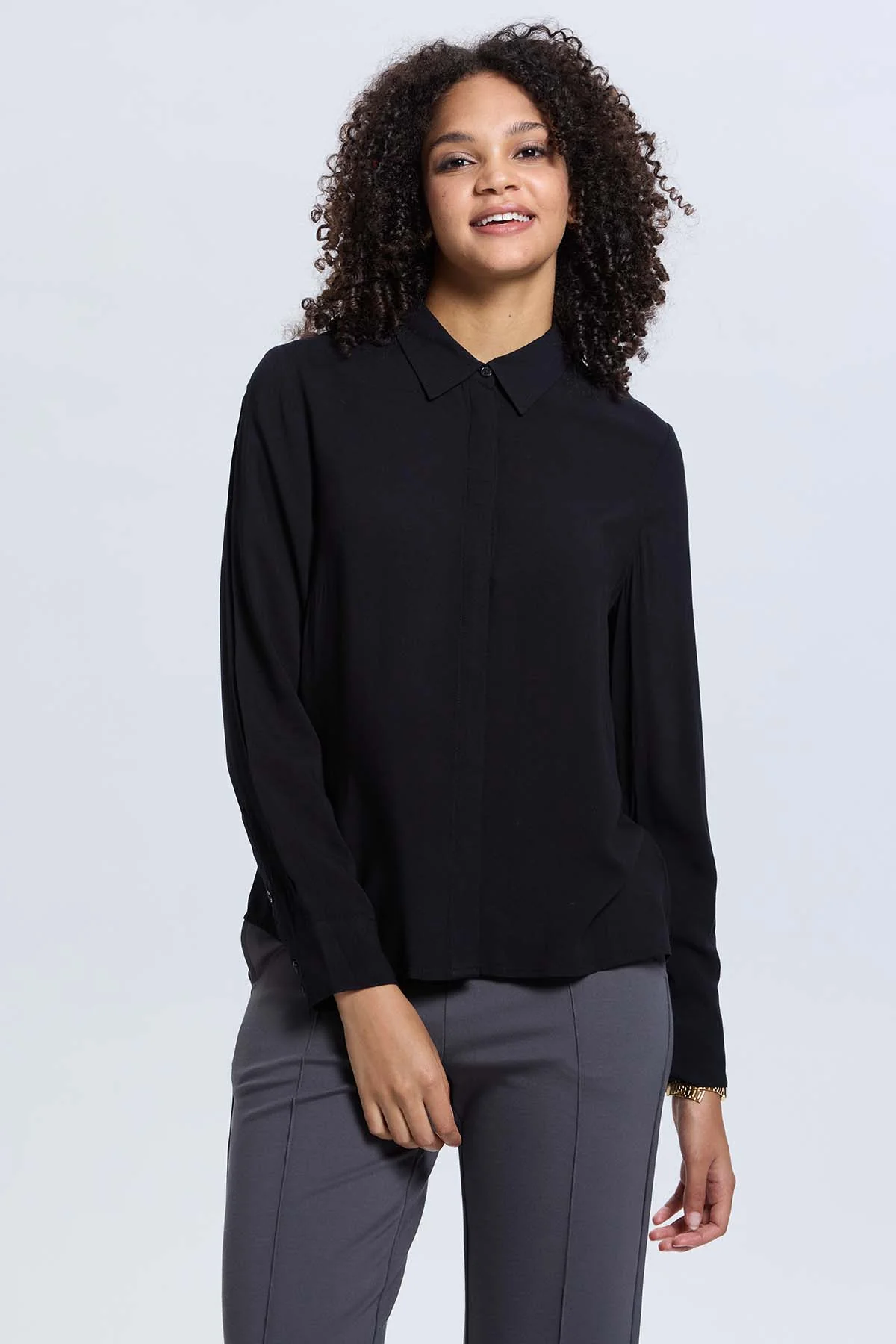 Blusa Mujer Satinada Abotonada Negro - Image 2