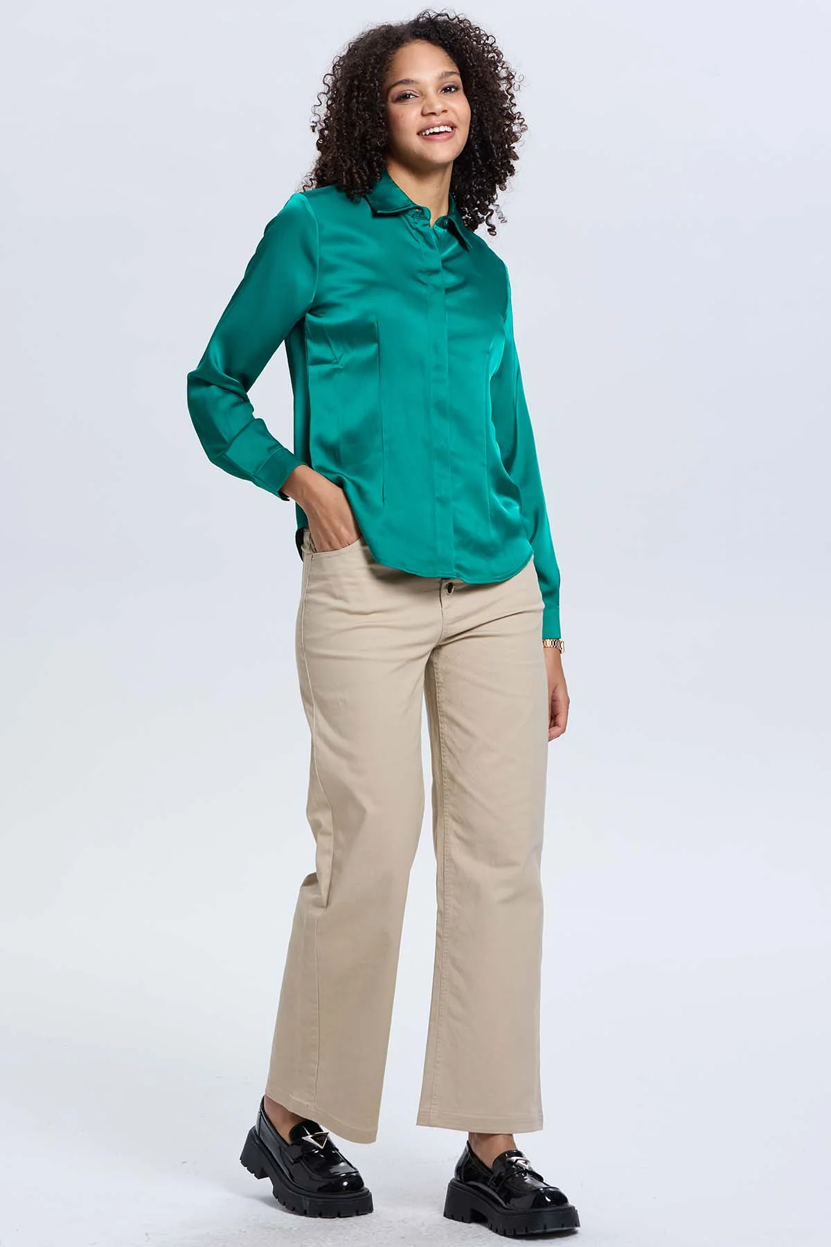 Blusa Mujer Satinada Abotonada Verde - Image 4