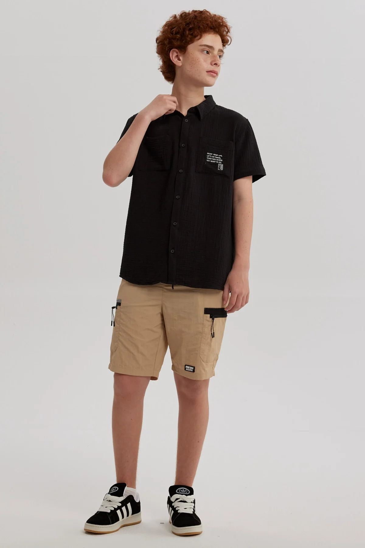 Camisa Niño Texto En Bolsillo Negro - Image 4