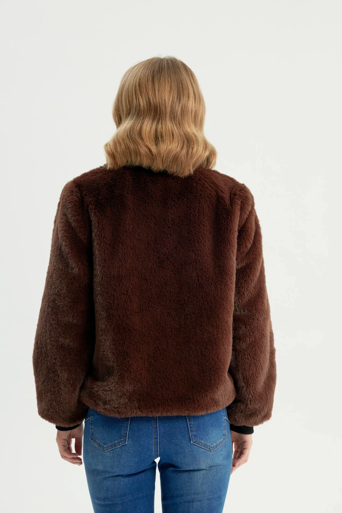 Chaqueta Mujer Cuello Alto Café - Image 3