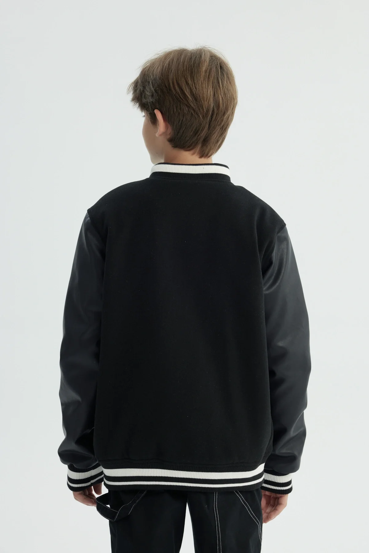 Chaqueta Niño Cuello V Negro - Image 3