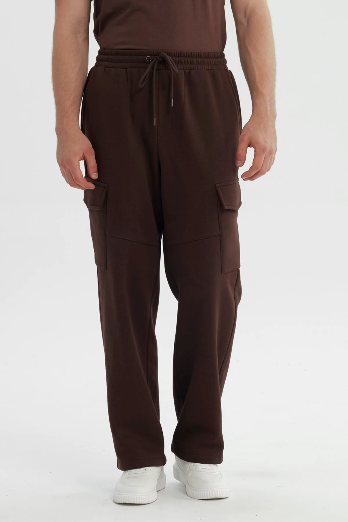 Pantalón Buzo Hombre Calce Recto Chocolate