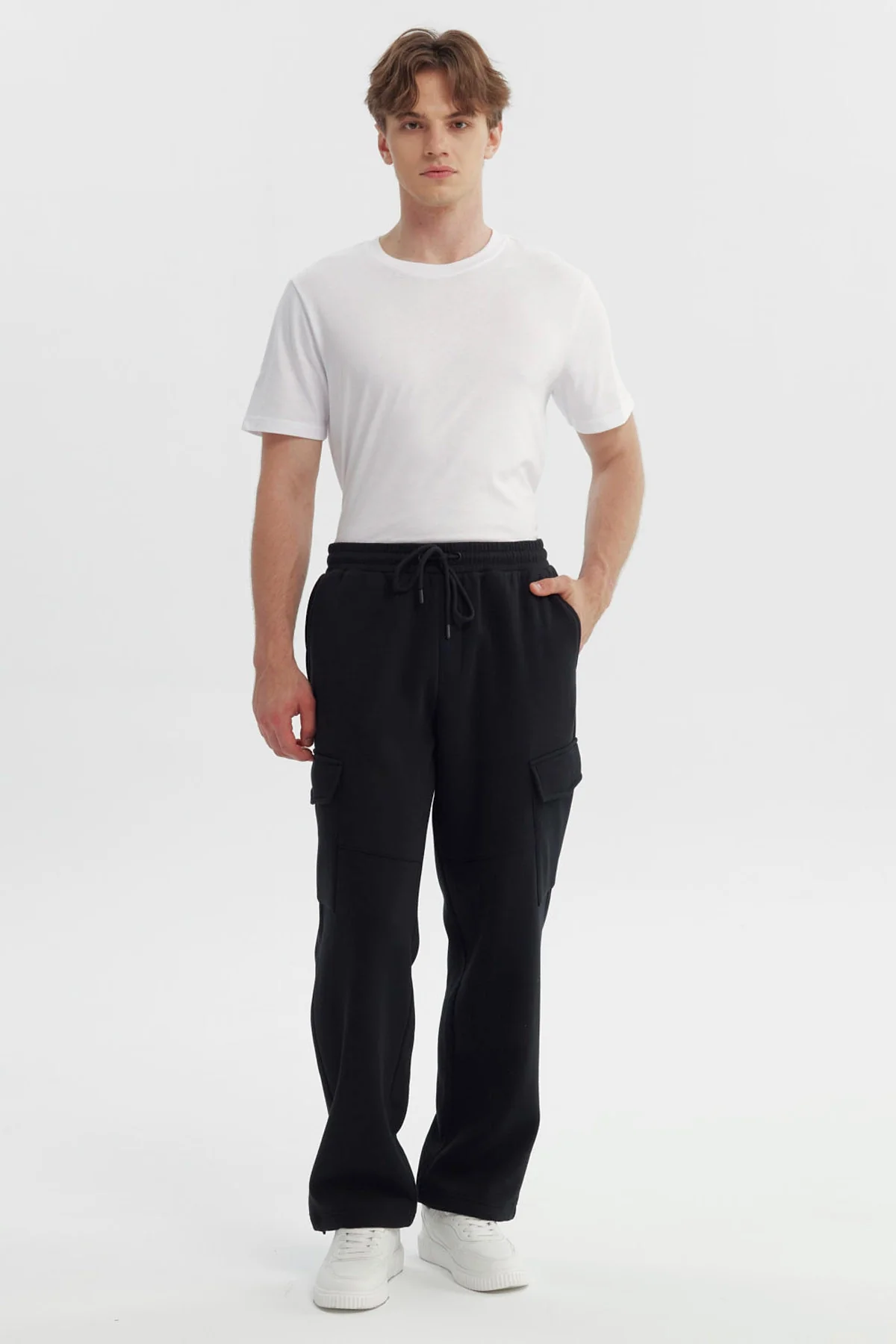 Pantalón Buzo Hombre Calce Recto Negro - Image 4