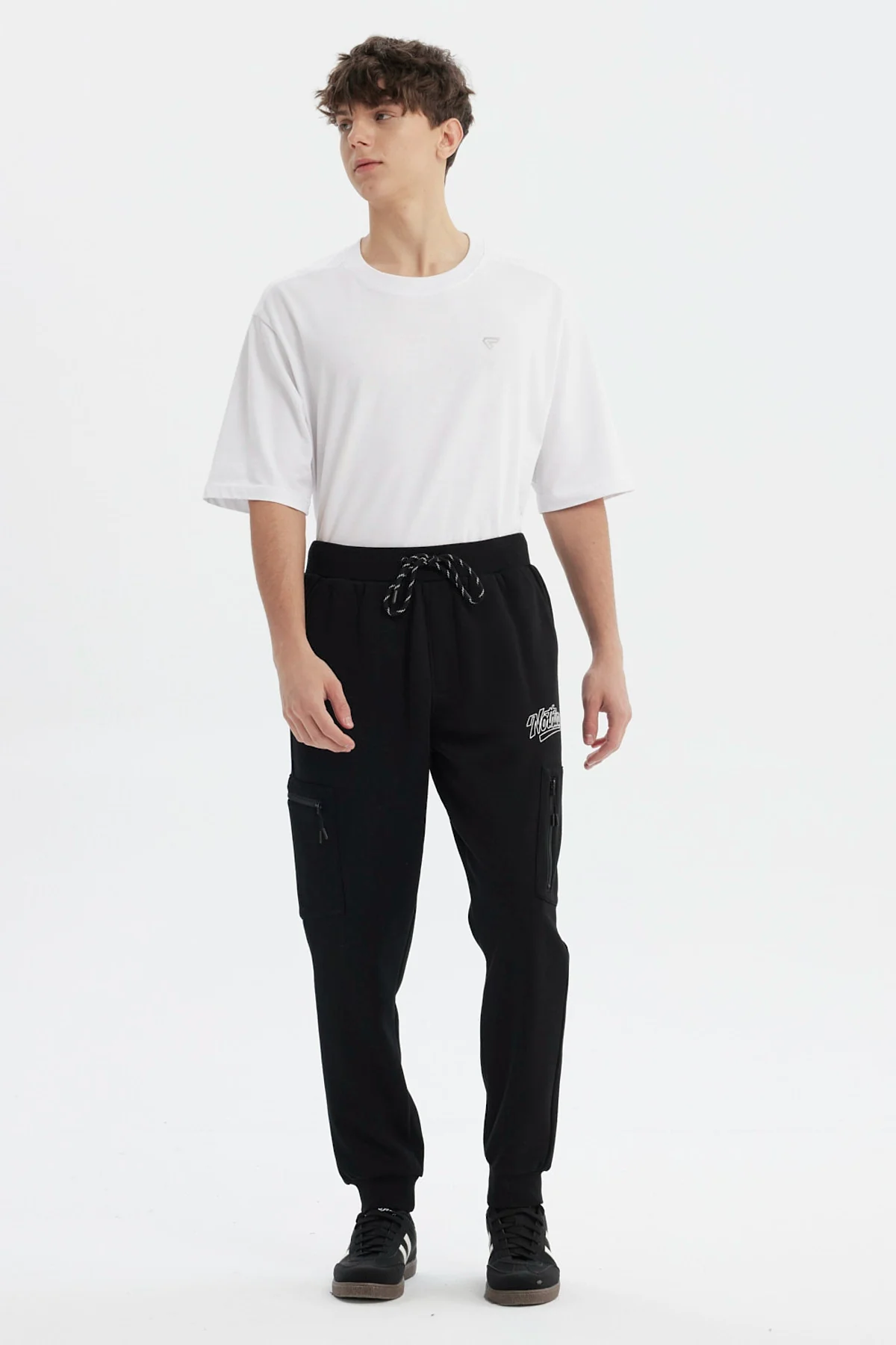 Pantalón Buzo Hombre Pitillo Negro - Image 4