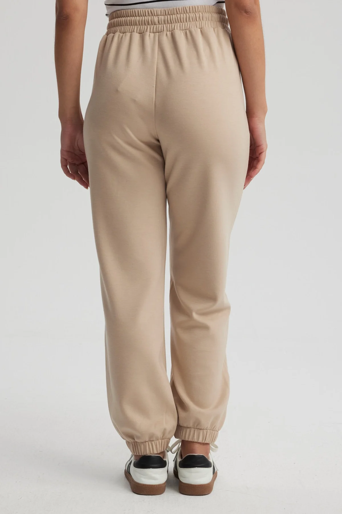 Pantalón Buzo Mujer Jogger Beige - Image 3