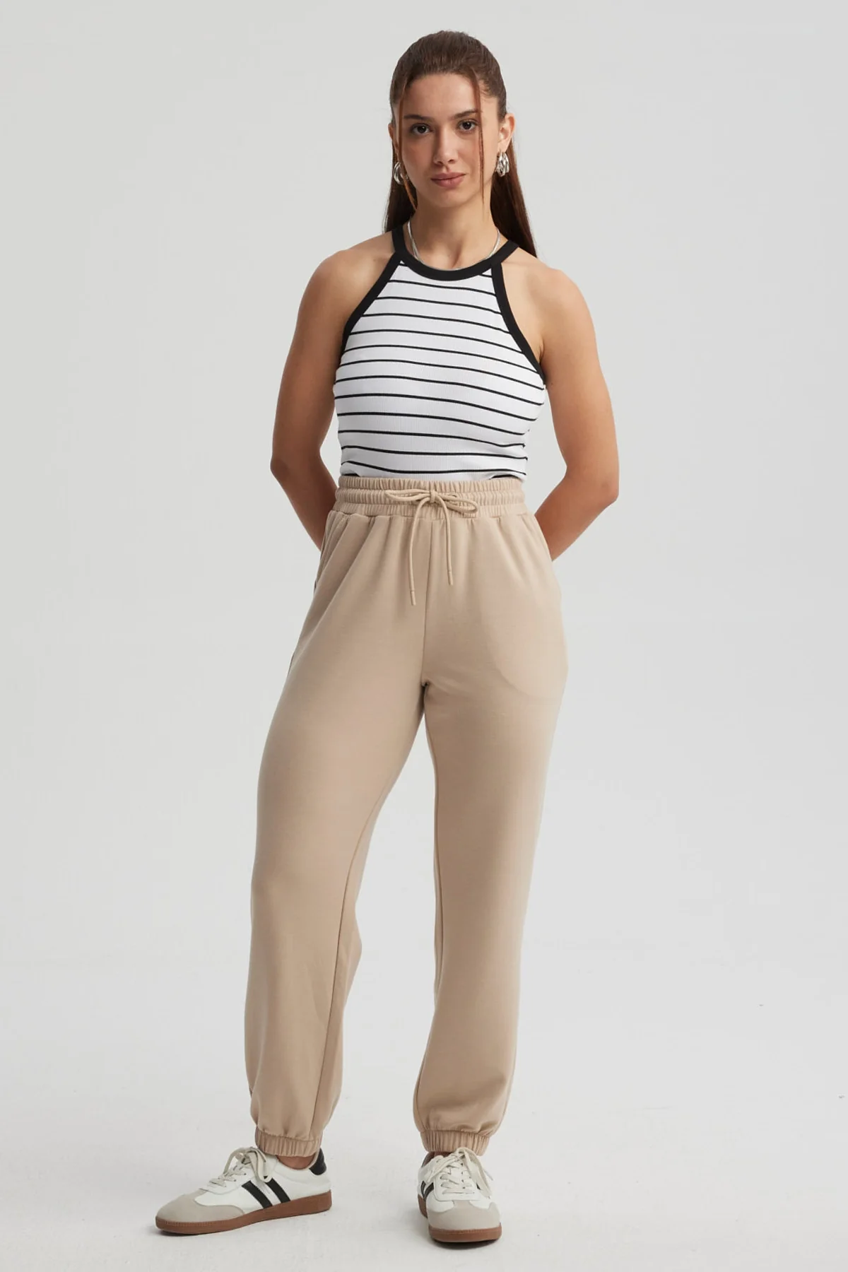 Pantalón Buzo Mujer Jogger Beige - Image 4