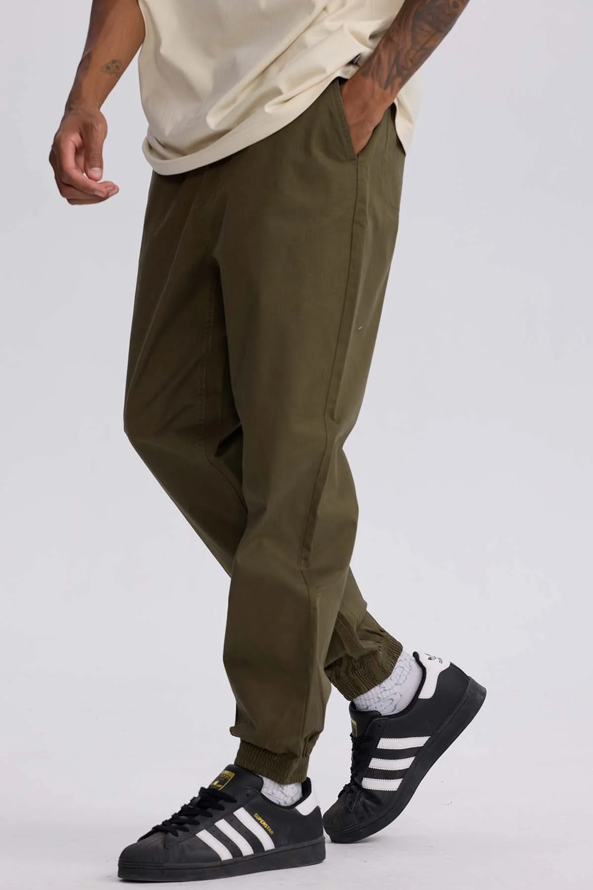 Pantalón Hombre Jogger Twill Verde Olivo - Image 2
