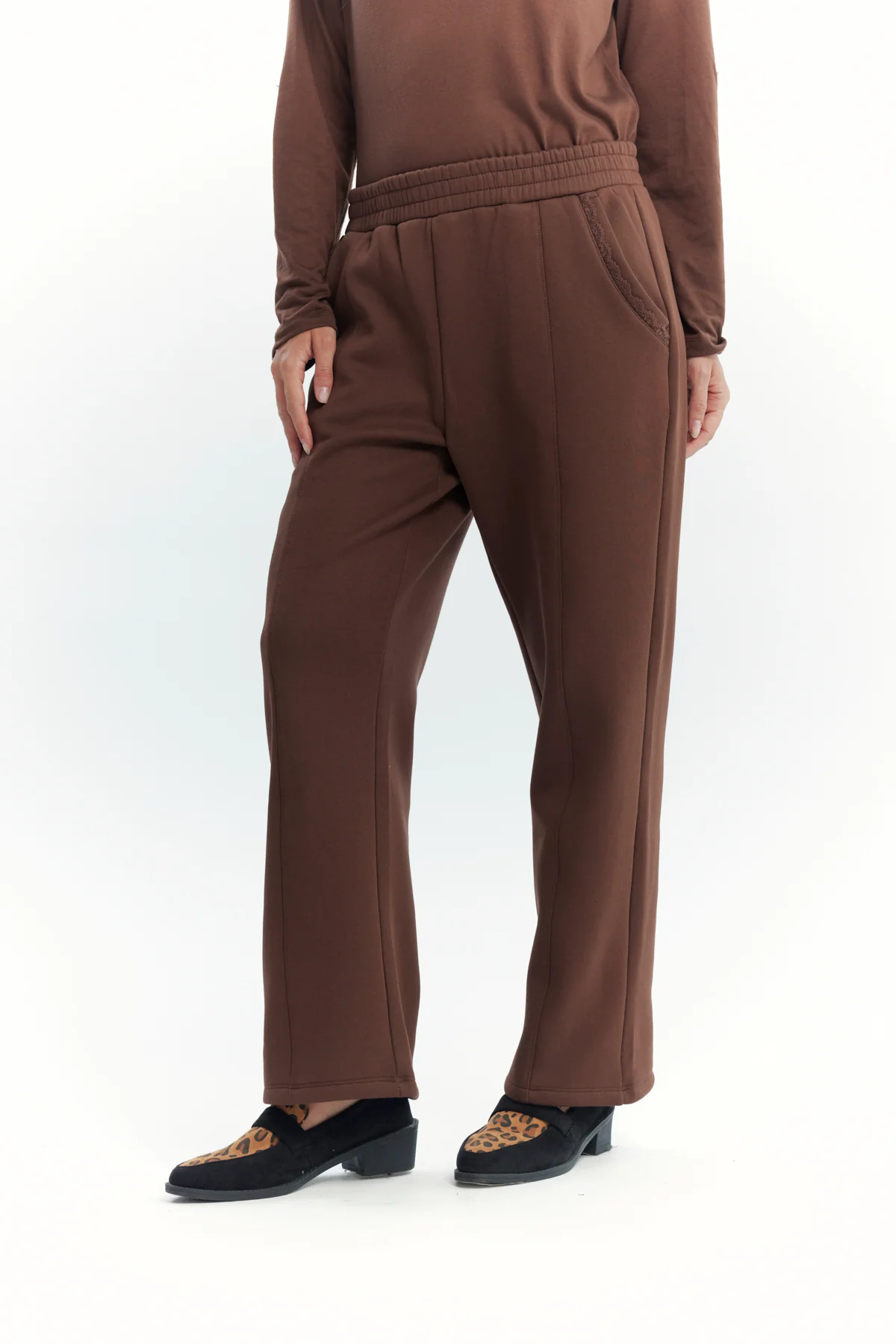 Pantalón Mujer Calce Recto Café - Image 2