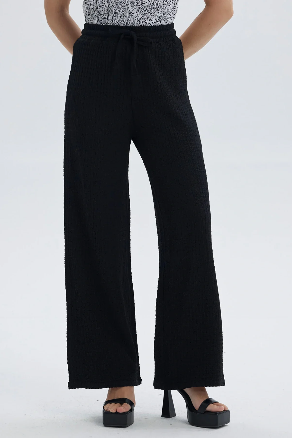 Pantalón Mujer Textura Pretina Con Amarras Negro