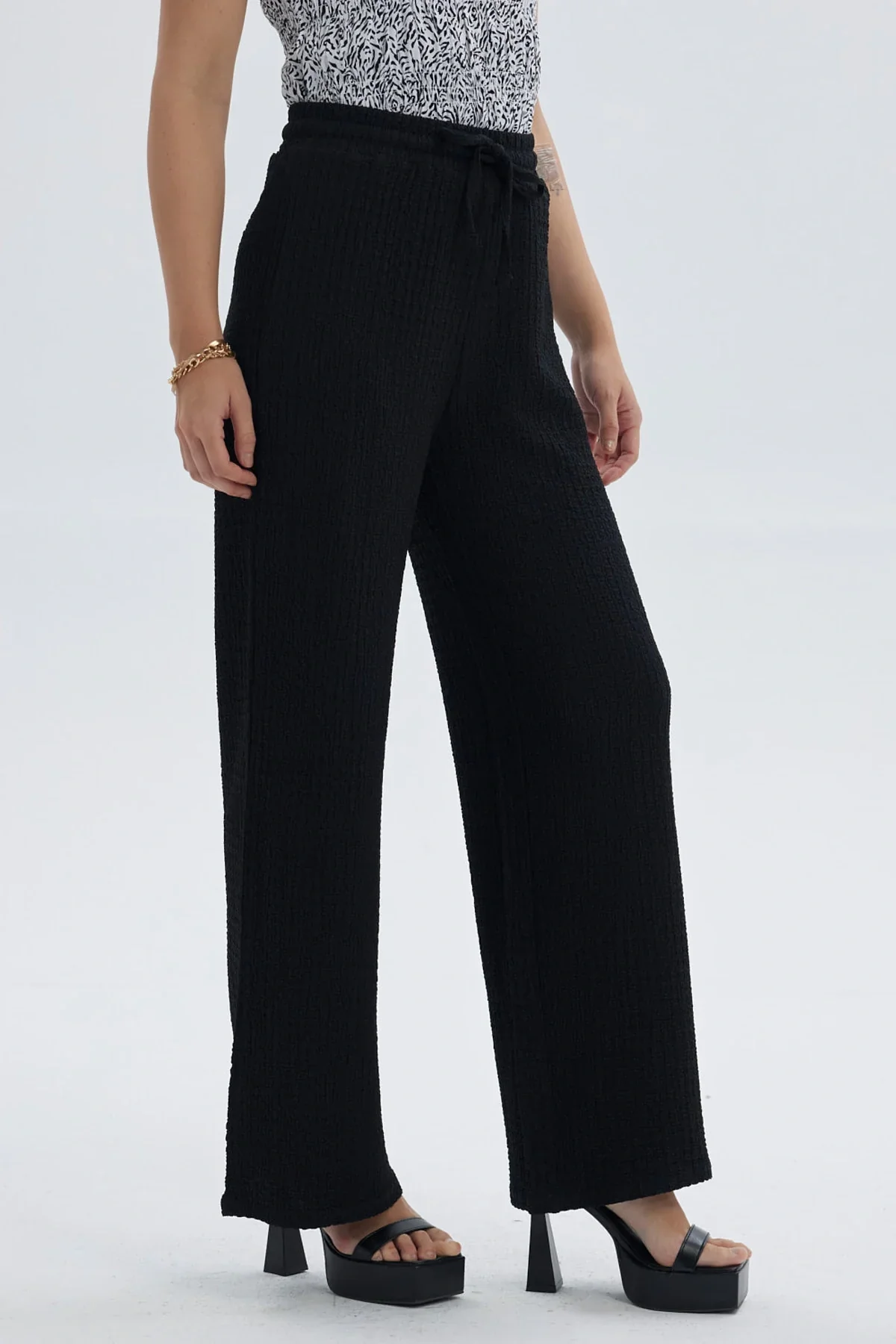 Pantalón Mujer Textura Pretina Con Amarras Negro - Image 2