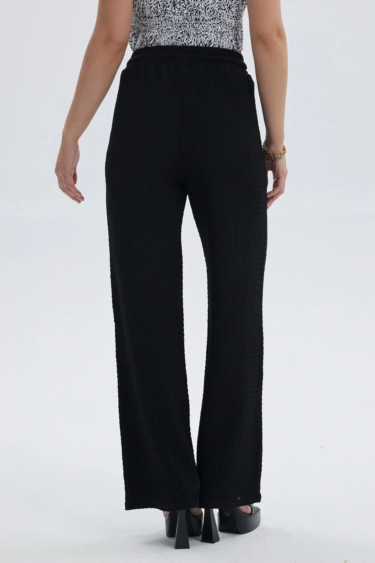 Pantalón Mujer Textura Pretina Con Amarras Negro - Image 3