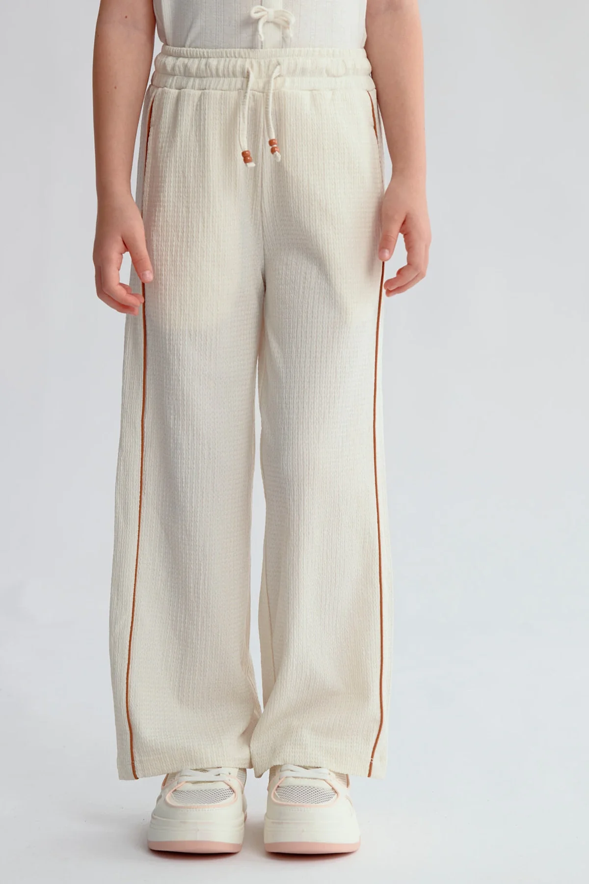 Pantalón Niña Crep Accesorios Cordón Beige