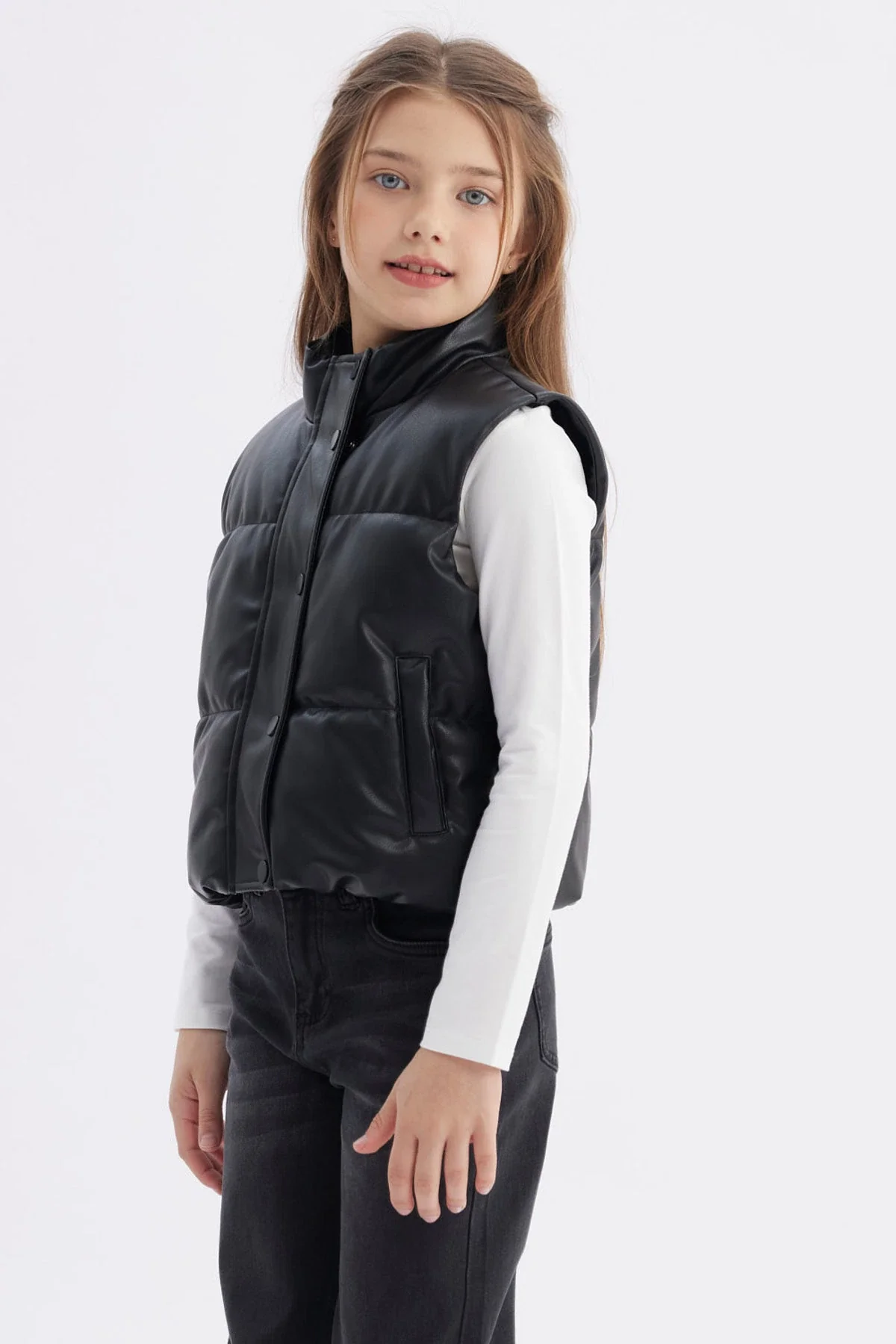 Parka Niña Efecto Cuero Negro - Image 2