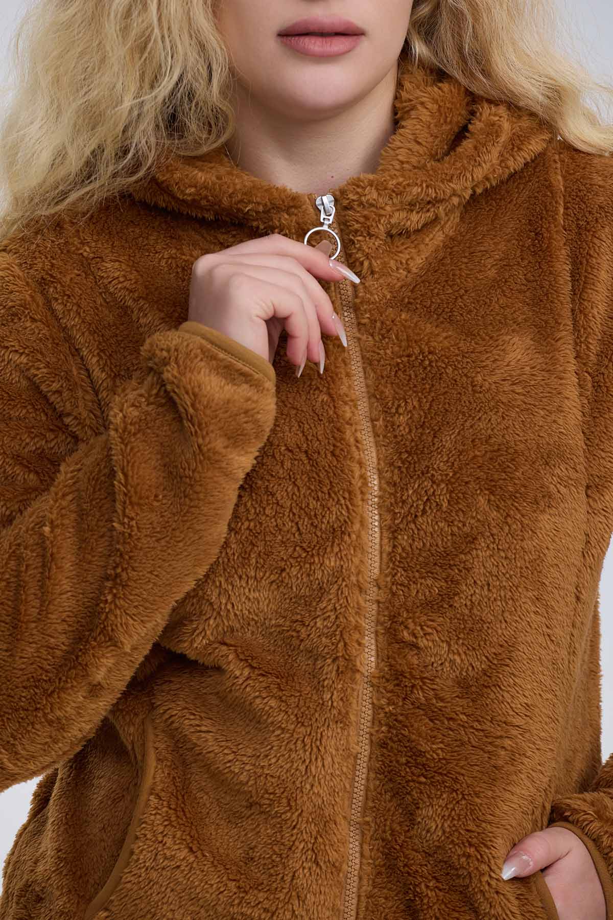 Polar Mujer Peludo Con Bolsillo Camel Oscuro - Image 4