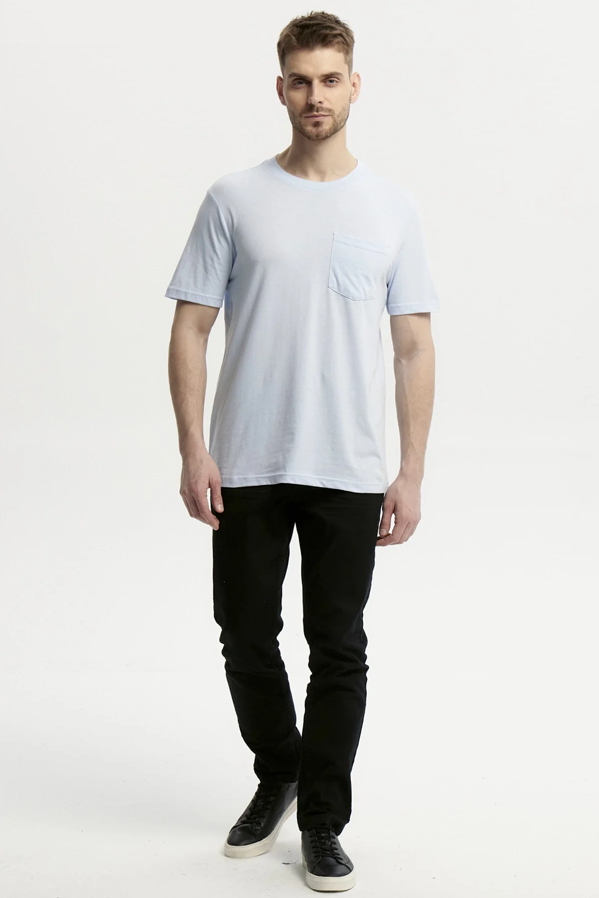 Polera Hombre Básica Con Bolsillo Celeste - Image 4