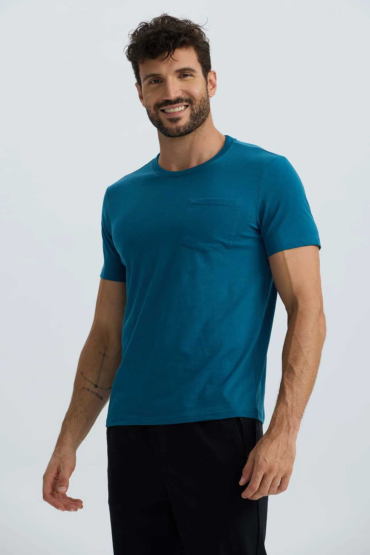Polera Hombre Básica Con Bolsillo Petroleo