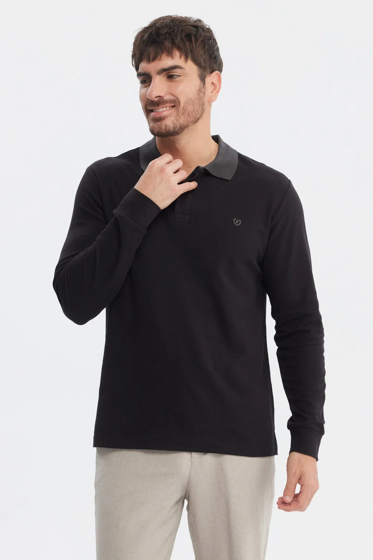 Polera Hombre Cuello Contraste Negro