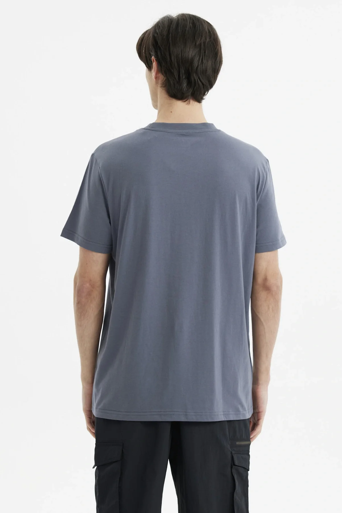 Polera Hombre Long Fit Básica Gris Oscuro - Image 3