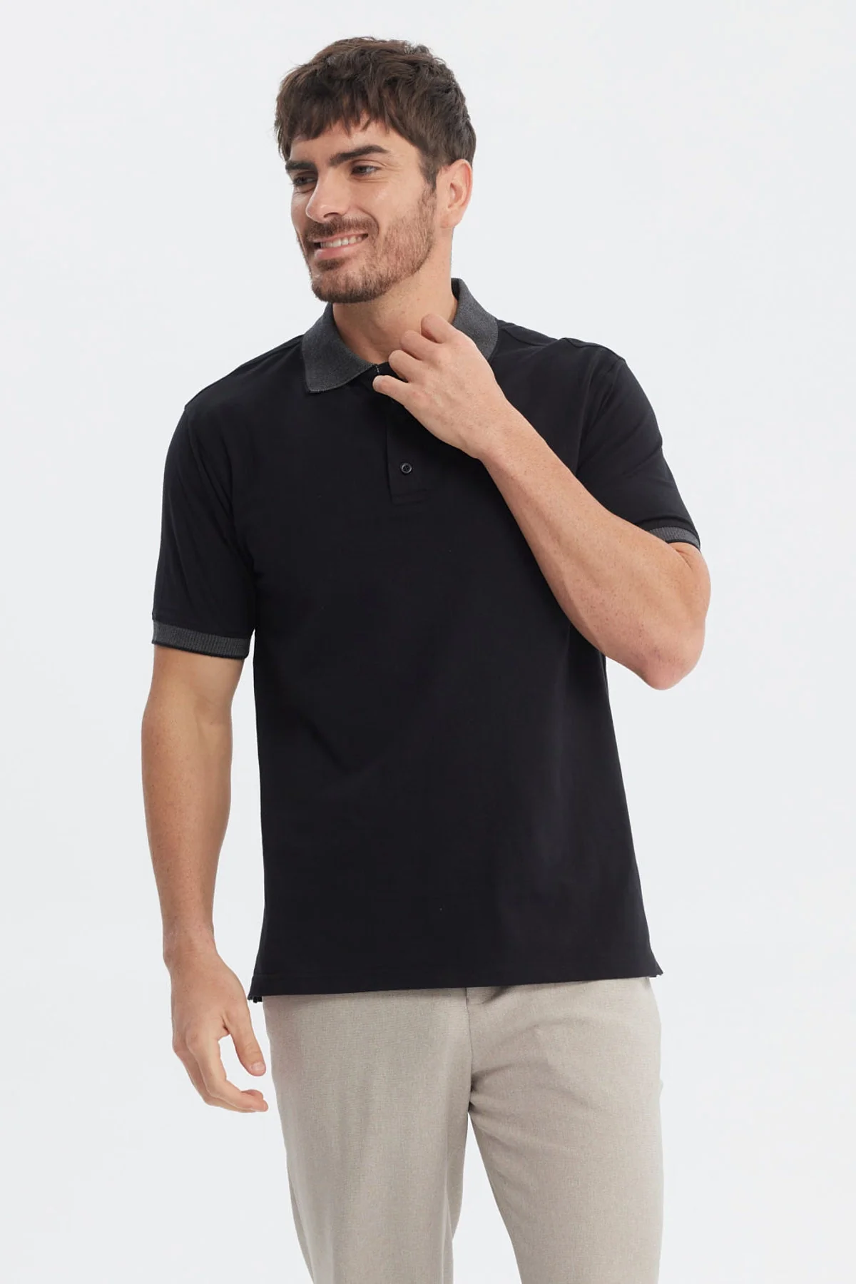 Polera Hombre Slim Cuello Camisero Negro