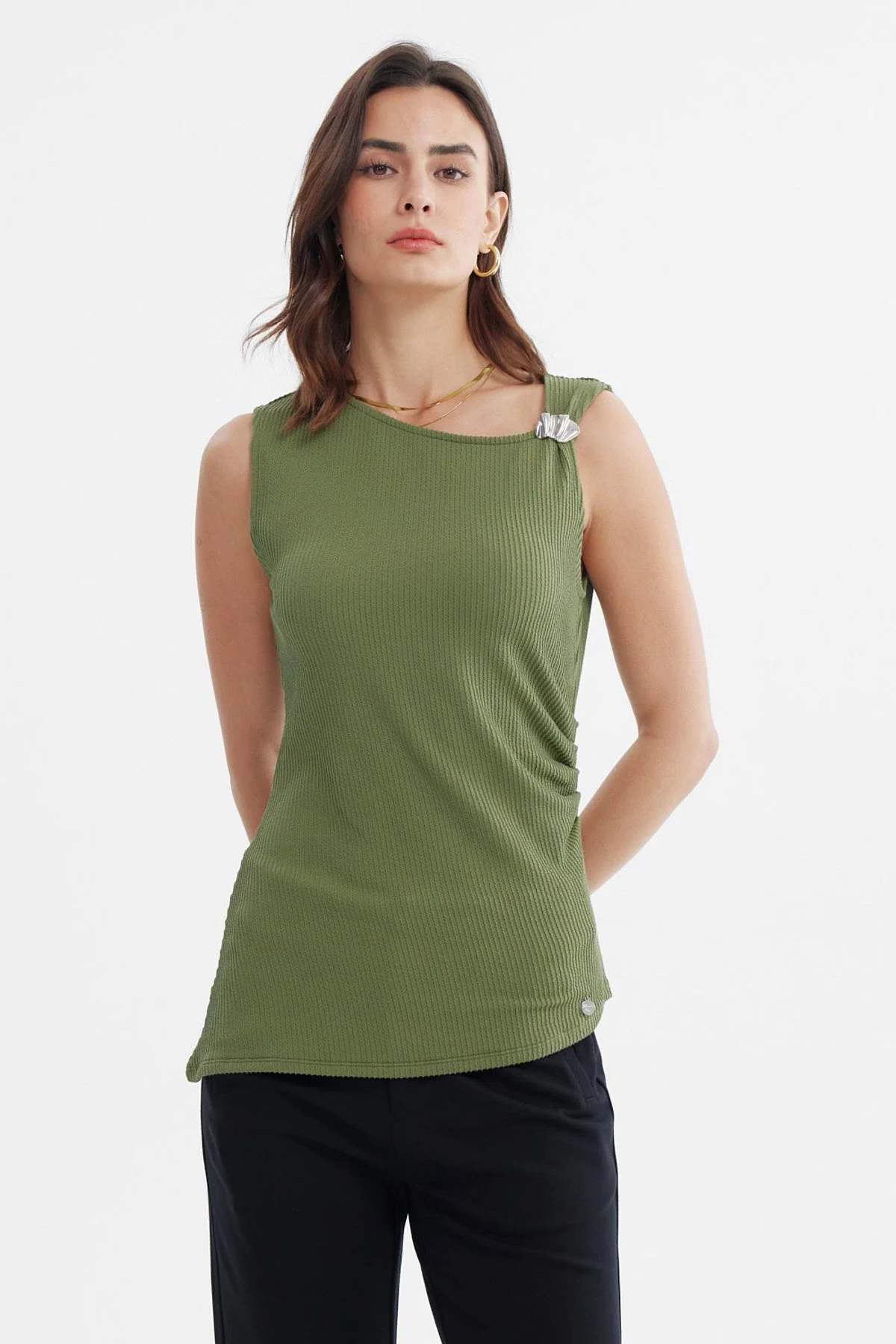 Polera Mujer Ajustada Sin Mangas Verde Olivo