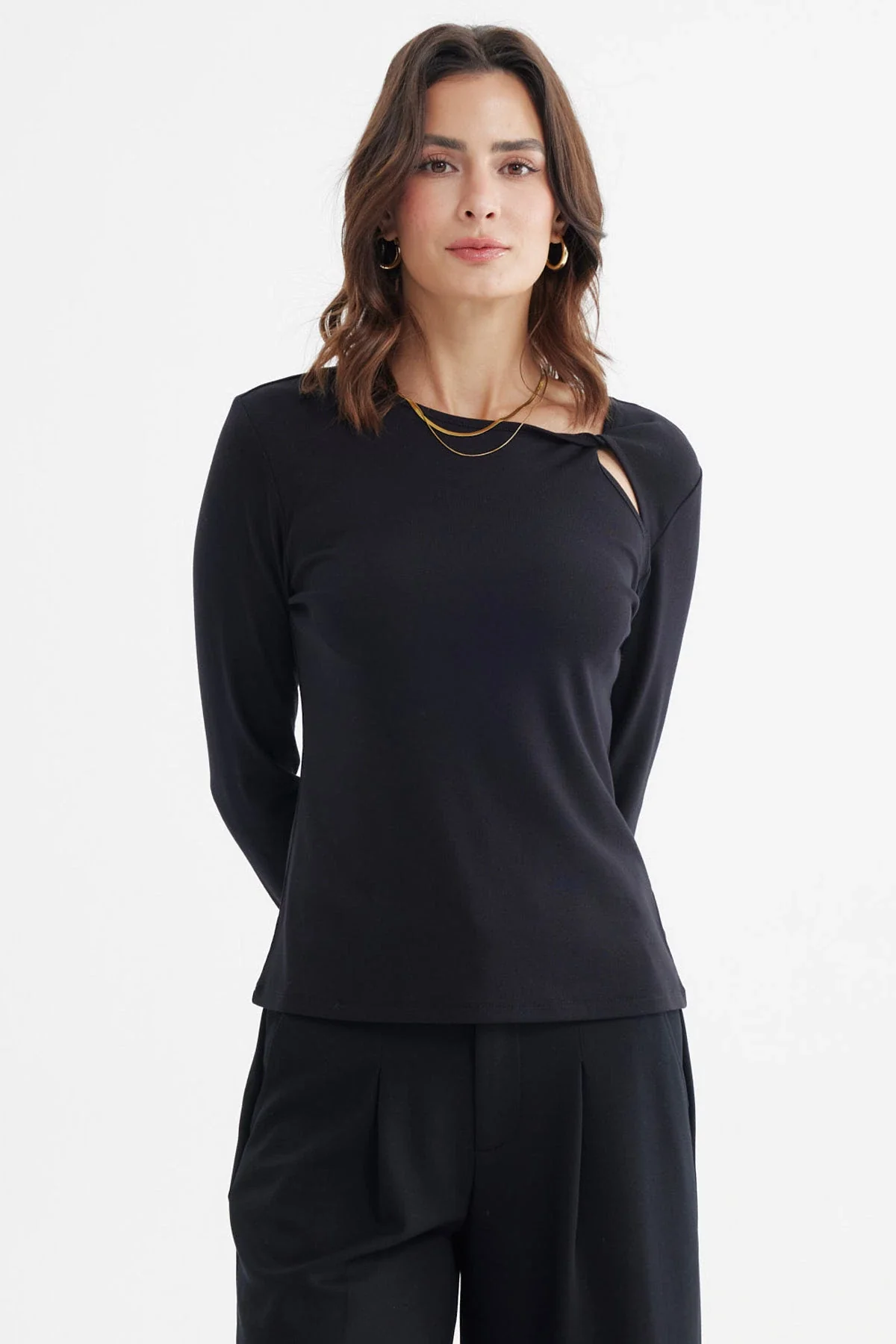 Polera Mujer Con Abertura Y Nudo Negro