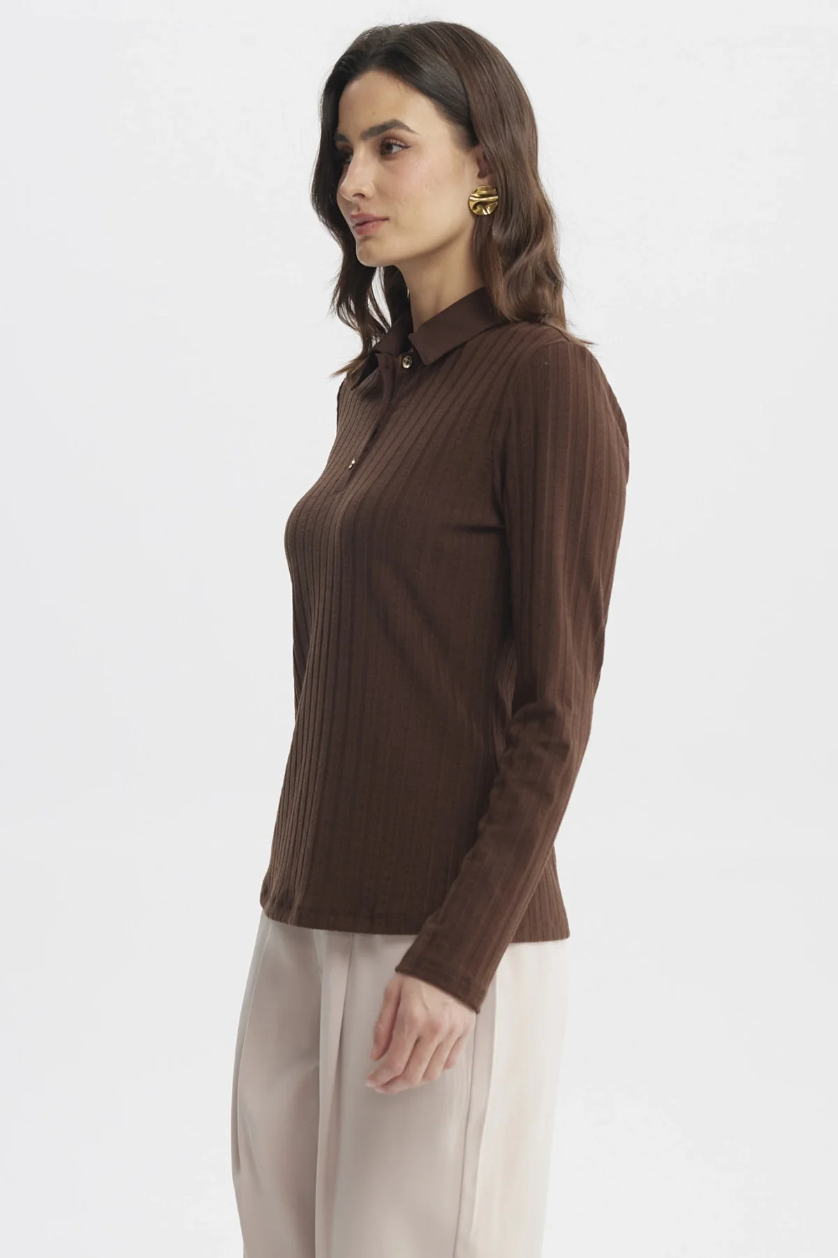 Polera Mujer Cuello Camisero Café - Image 2