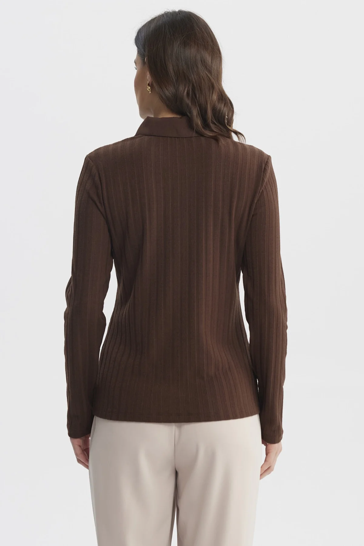 Polera Mujer Cuello Camisero Café - Image 3