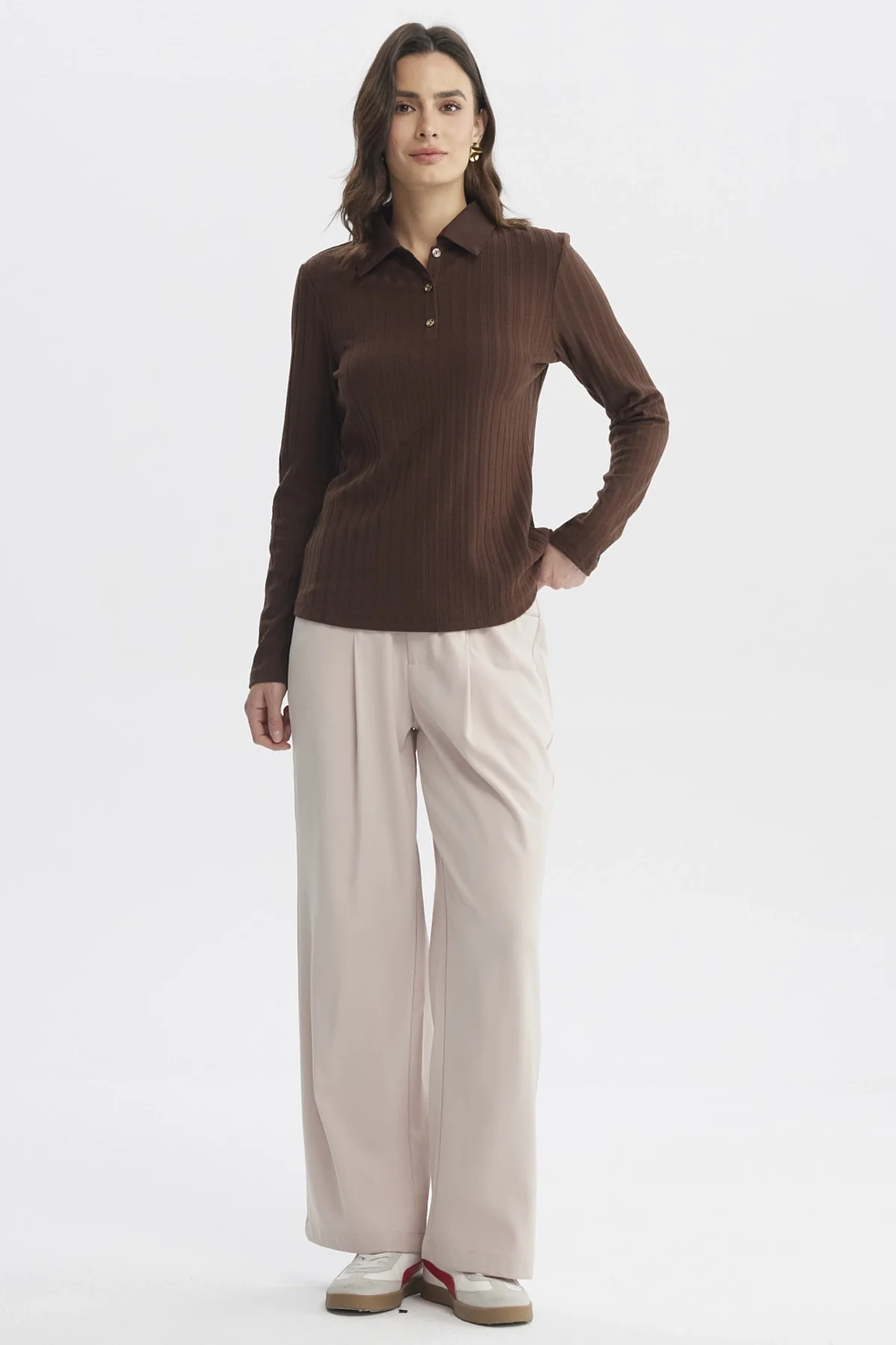 Polera Mujer Cuello Camisero Café - Image 4