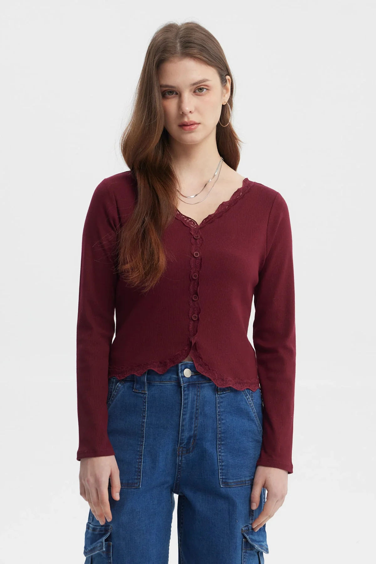 Polera Mujer Cuello Cv Encaje Rulet En Puño Rojo