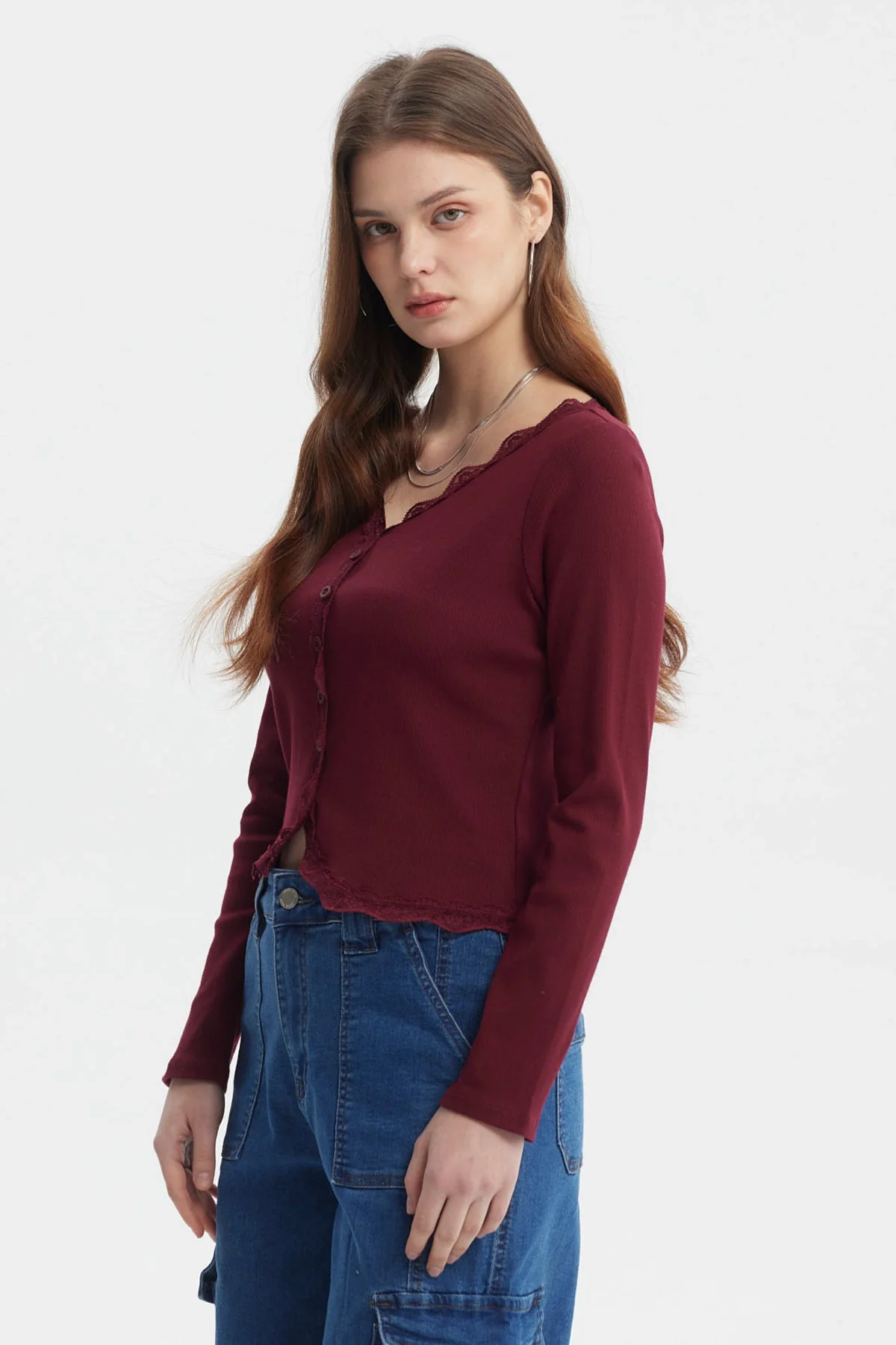 Polera Mujer Cuello Cv Encaje Rulet En Puño Rojo - Image 2