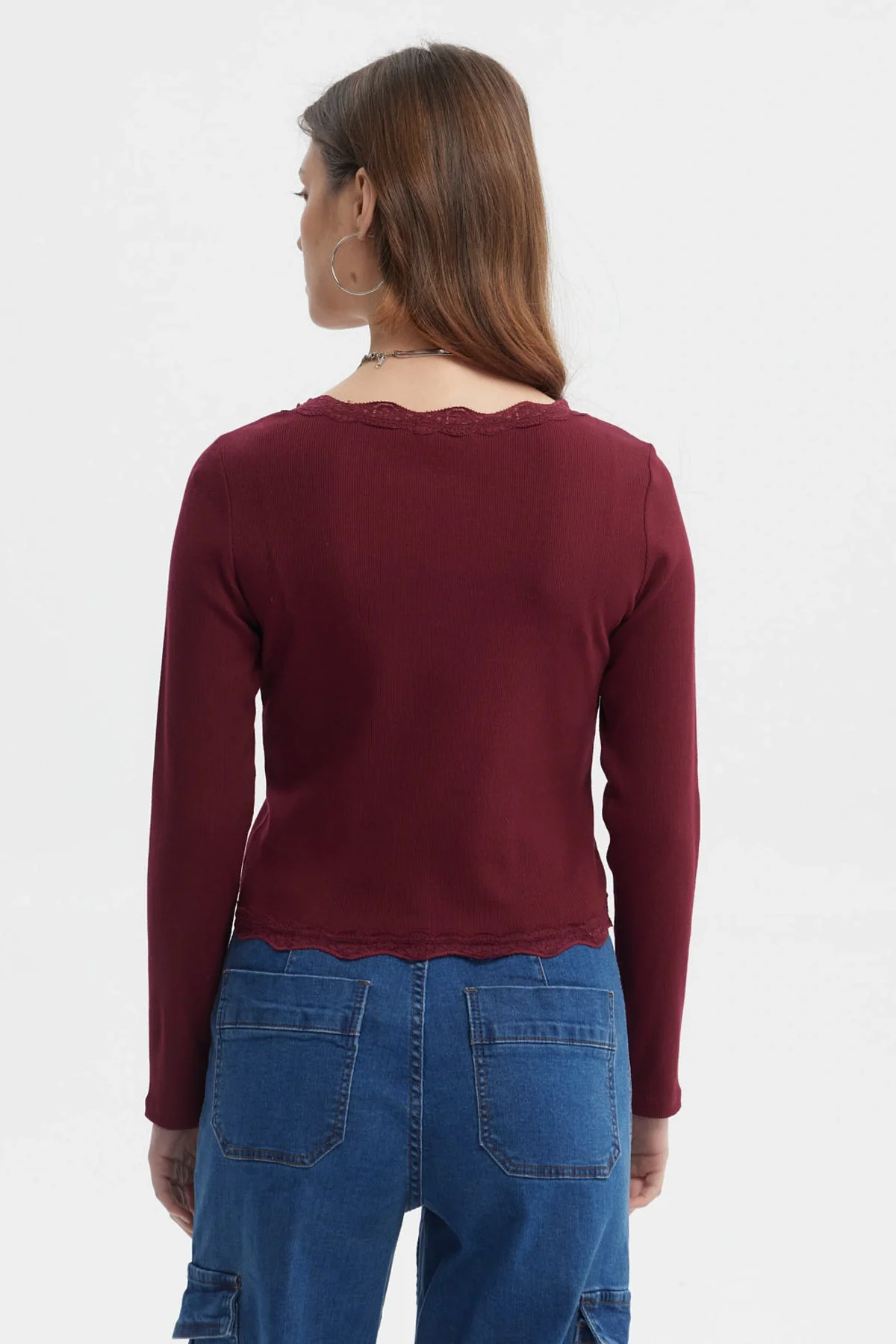 Polera Mujer Cuello Cv Encaje Rulet En Puño Rojo - Image 3