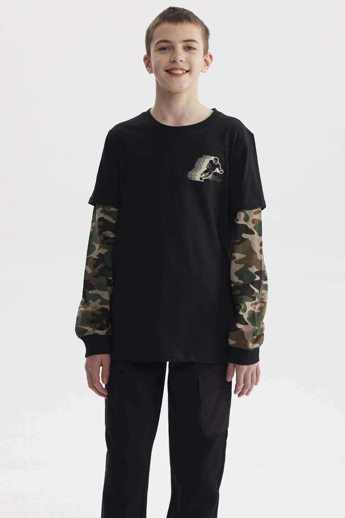Polera Niño Doble Mangas Estampada Negro