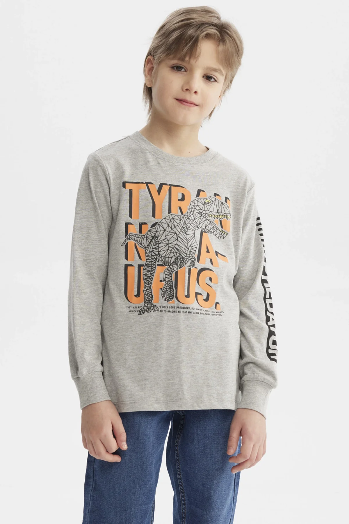 Polera Niño Estampado En Relieve Gris Melange
