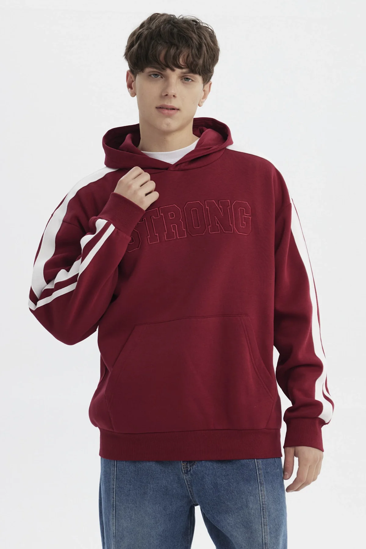 Polerón Hombre Slim Con Gorro Burdeo