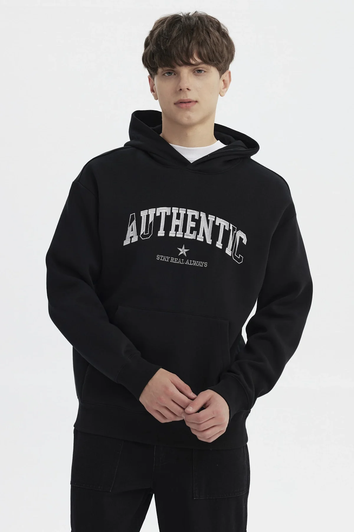 Polerón Hombre Slim Con Gorro Negro