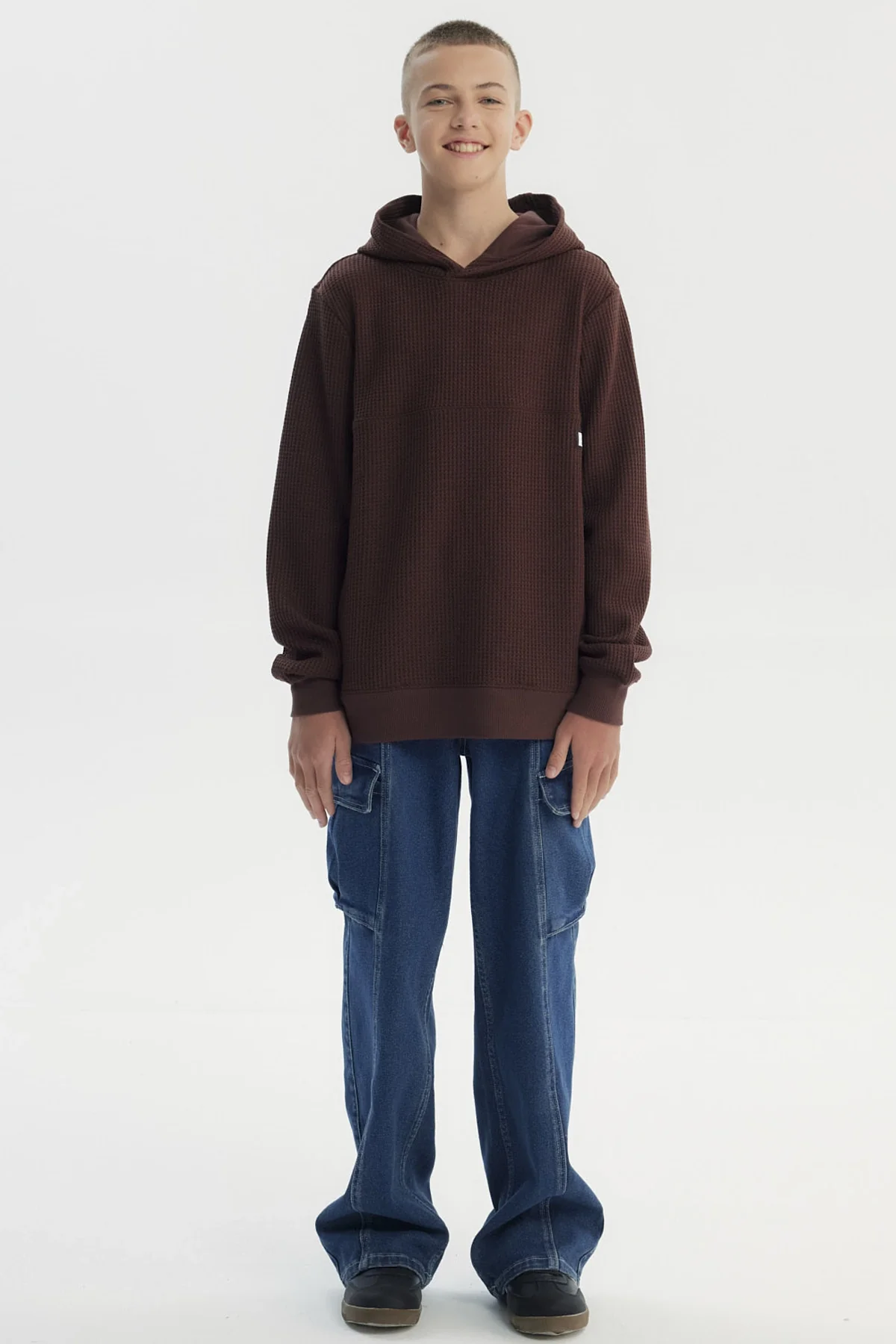 Polerón Niño Slim Con Gorro Café - Image 4