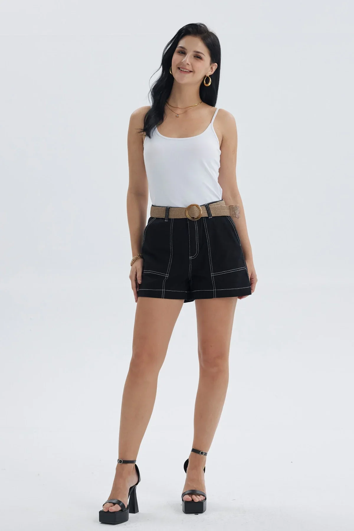 Short Mujer Con Cinturón Negro - Image 4