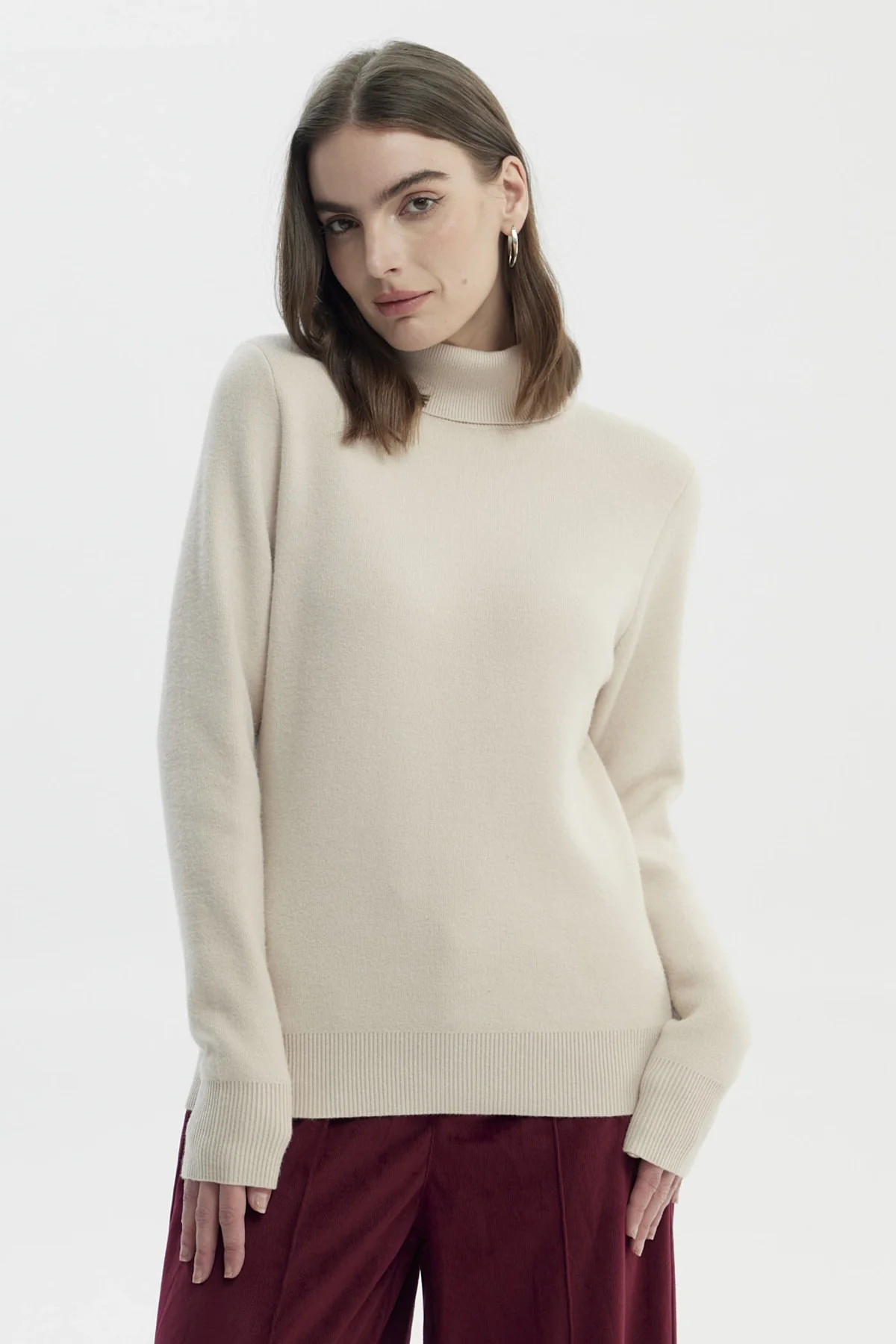 Sweater Mujer Slim Cuello Alto Beige